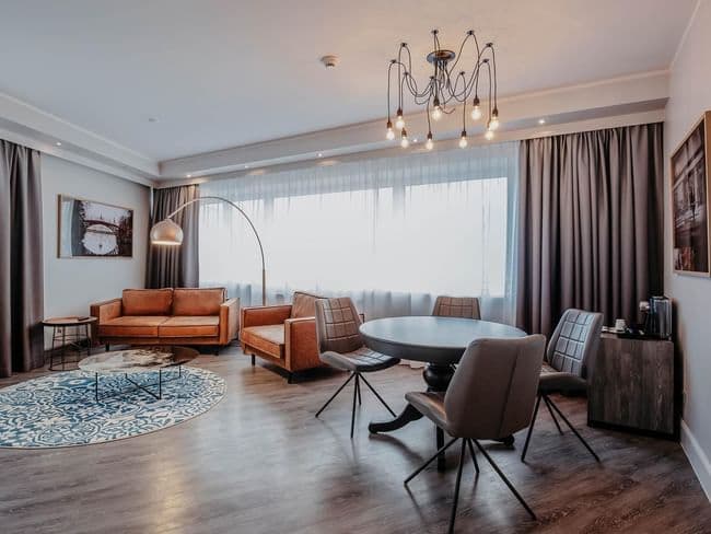 Corner Suite — corner suite 03