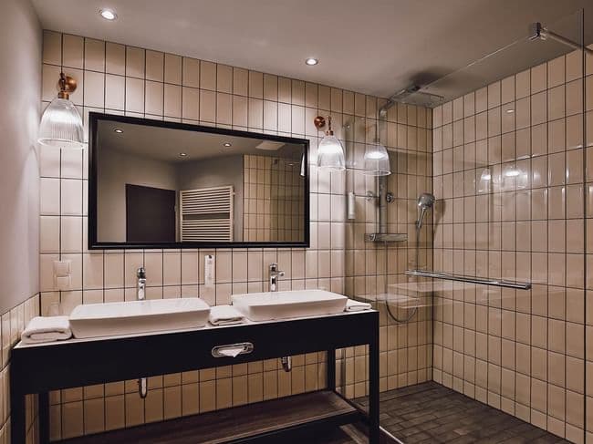 Corner Suite — corner suite 11