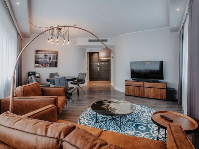 Corner Suite — corner suite 01