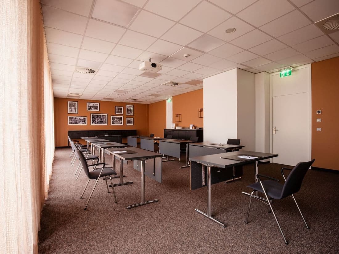 Tagungsraum A1 — meeting room a1 03