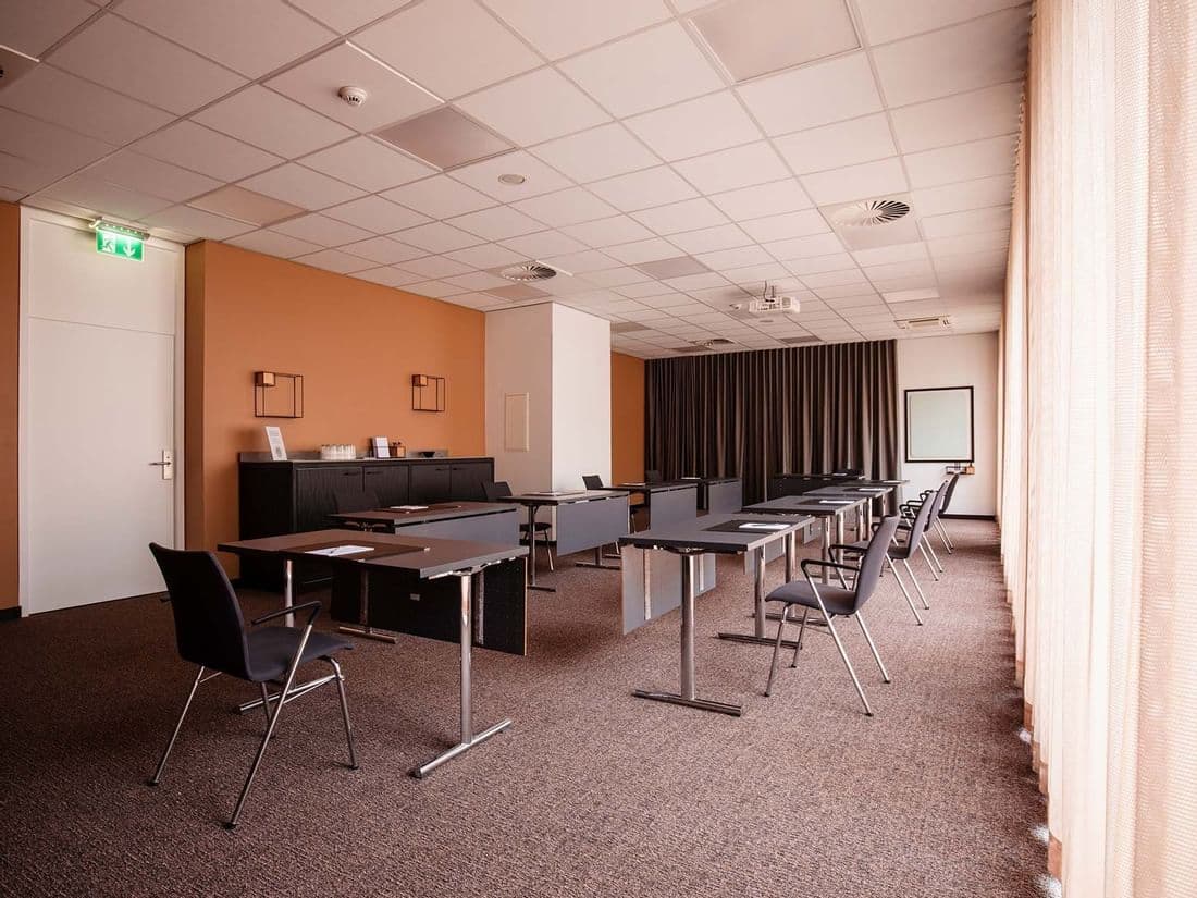 Tagungsraum A1 — meeting room a1 04
