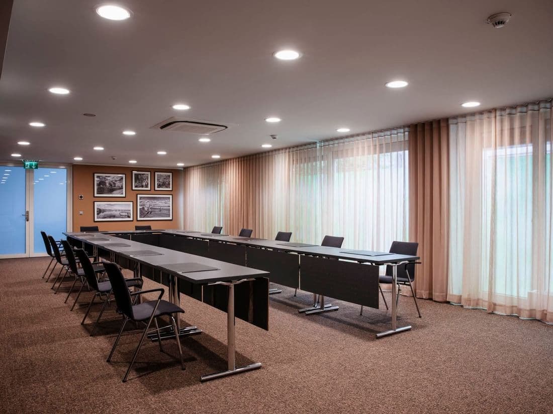 Tagungsraum A4 — meeting room a4 02