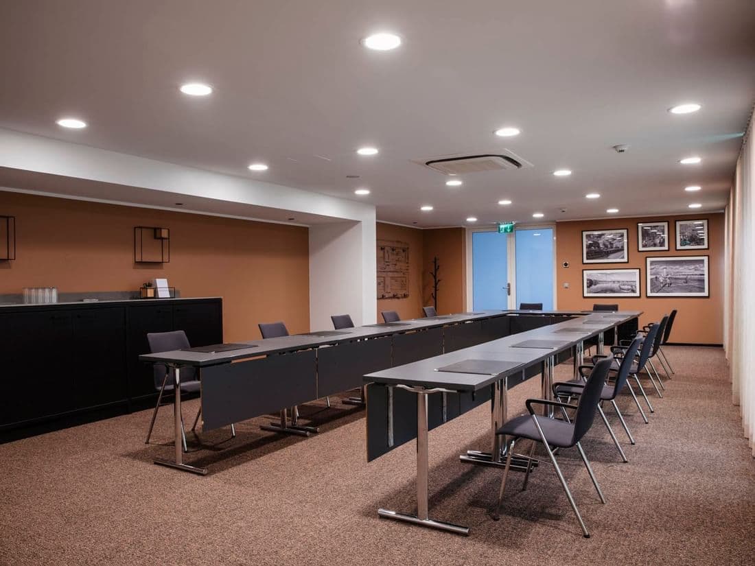 Tagungsraum A4 — meeting room a4 03