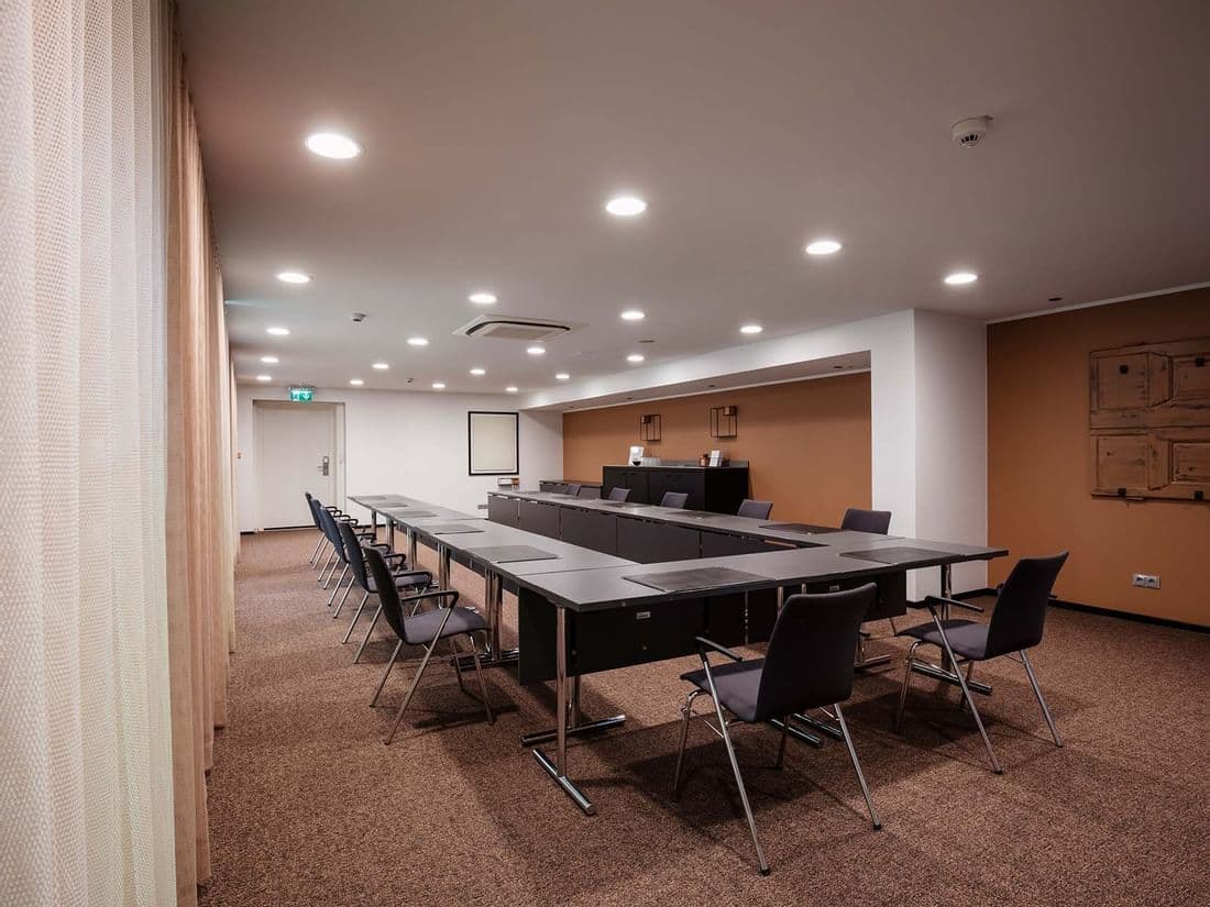 Tagungsraum A4 — meeting room a4 04