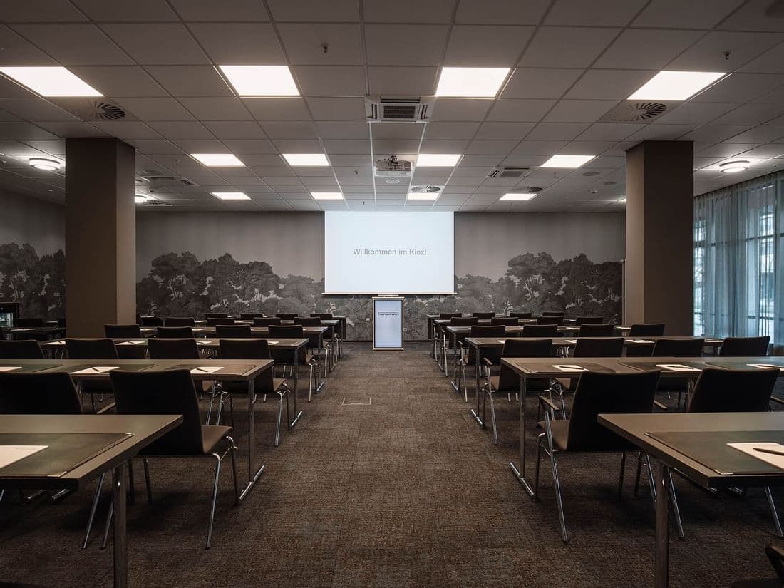 Tagungsraum C4 — meeting room c4 02